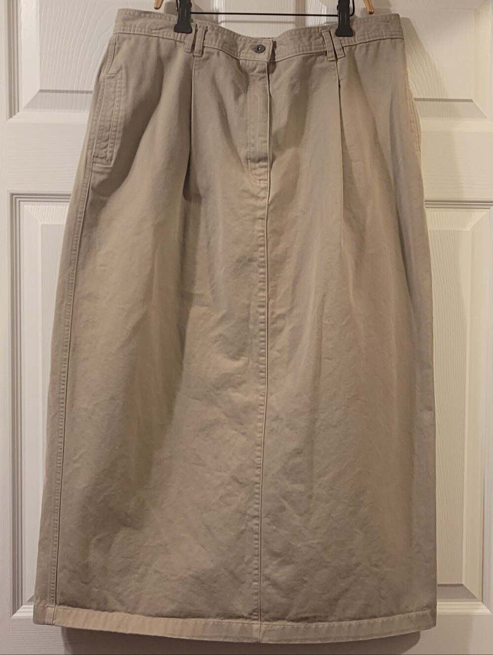 St. John's Bay Beige Midi Skirt. 100% Cotton. Size 18